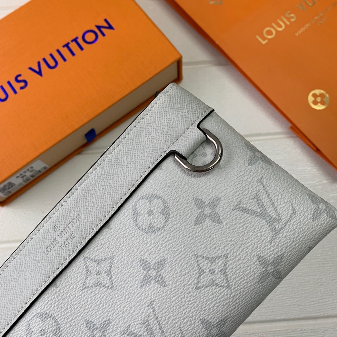 半額SALE☆ 世界的に有名な ルイヴィトン ポシェット・ディスカバリー