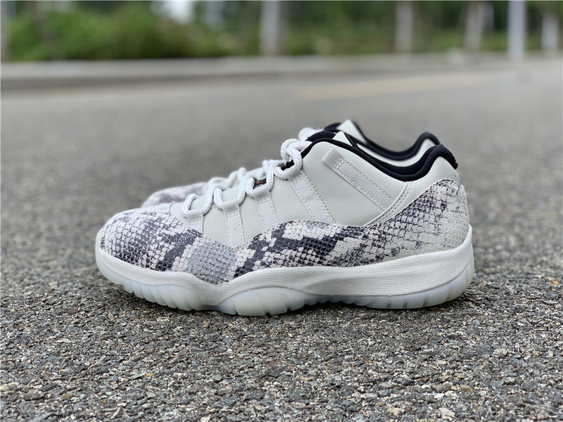 snakeskin 11s light bone
