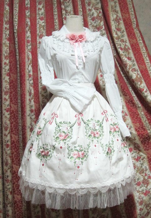 Surface Spell Dancing Roses Embroidery Skirt
