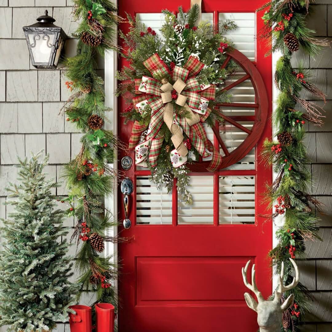Red Winter Wreath-Farmhouse Wagon Wheel Red Wagon Wheel Wreath Vintage Farmhouse Wreath Christmas Wreath for Front Door Holiday Wreath Winter Decorative Wreath