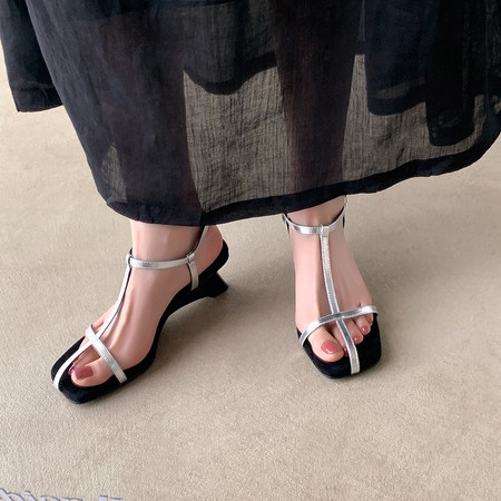 新款凉鞋，舒适踩屎感， 头层牛皮