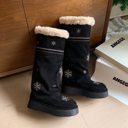 巨保暖锁温，巨轻巧不笨重，雪花刺绣雪地靴高筒