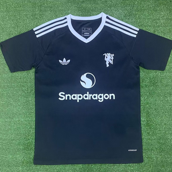 24/25  Man Utd Black Training Shirts