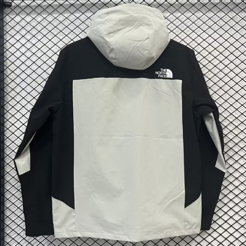 24/25 F701 TNF Black & White Single Layer Hooded Windbreaker (连帽）
