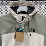 24/25 F701 TNF Green & White Single Layer Hooded Windbreaker (连帽）