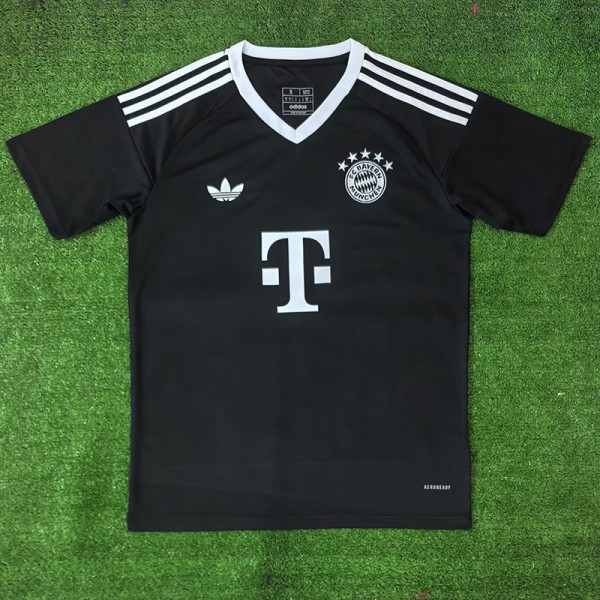 24/25 Bayern Black Pre match Training Short