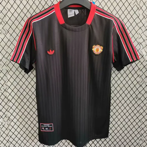 25/26 Man Utd leisure Black Retro T-shirt