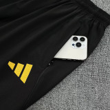 25/26 Man Utd Black Hooded Windbreaker Tracksuit
