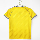 The commemorative version of the American team's home court is in a retro style, featuring yellow color.