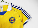 The commemorative version of the American team's home court is in a retro style, featuring yellow color.