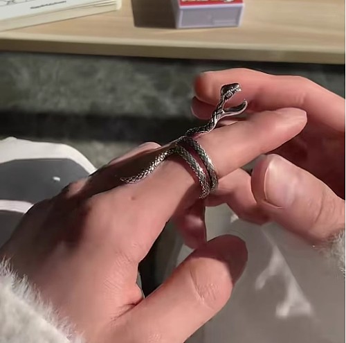 小蛇創意烟托戒指