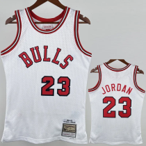1984-85 BULLS JORDAN #23 White Retro Top Quality Hot Pressing NBA Jersey 1984-85 BULLS JORDAN #23 White Retro Top Quality Hot Pressing NBA Jersey