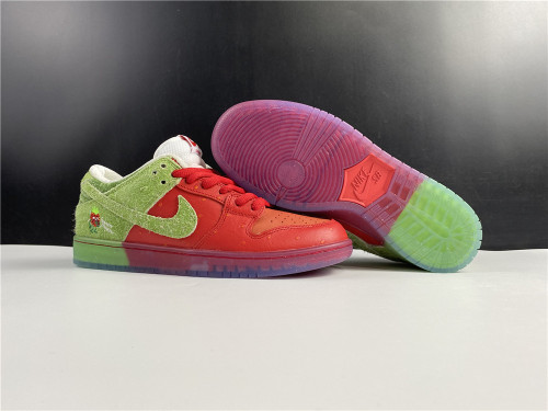 from Abbsneakers Dunk SB Nike SB Dunk High Strawberry Cough CW7093-600
