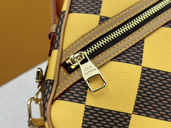 Louis Vuitton N40562 Shoulder Bags Size 20cm