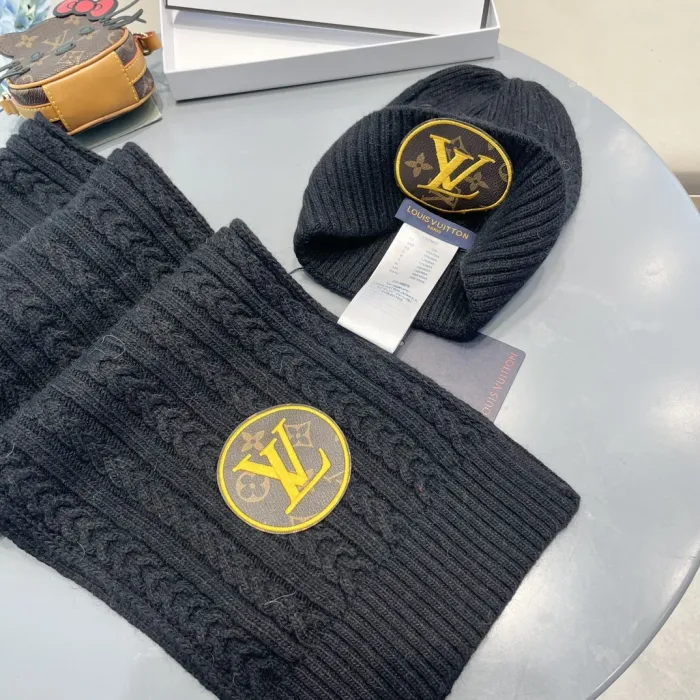 Louis Vuitton Knitted Hat+Scarf