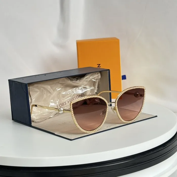 Louis Vuitton PEARL CAT EYE Z1995U Sunglasses