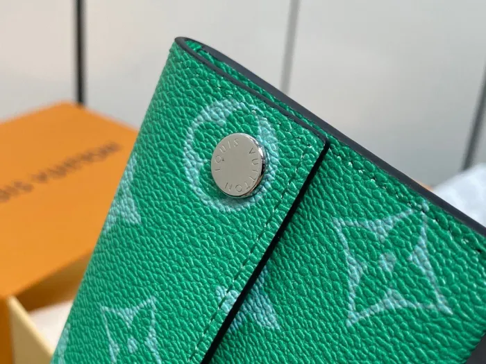 Louis Vuitton M83153 Card Holder Size 7.5*10*0.5cm