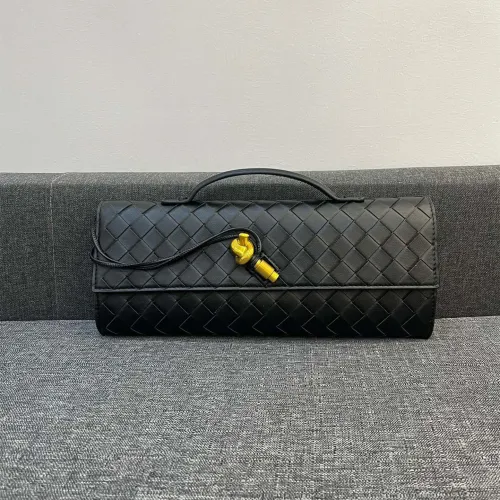 Bottega Veneta Andiamo Clutch 30*13*4cm