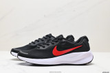 Nike REVOLUTION