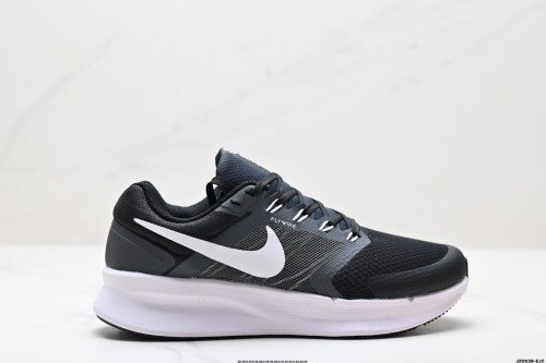 NIKE RUN SWIFT