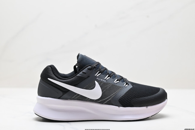 NIKE RUN SWIFT