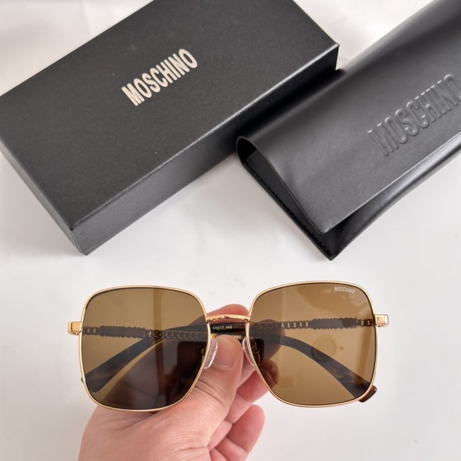 Sunglass MOSCHINO
MODEL