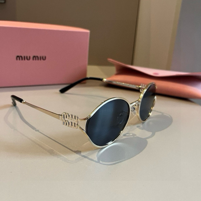 Sunglass miumiu