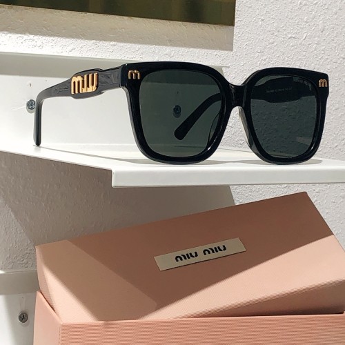 Sunglass MIUMIU
Mod