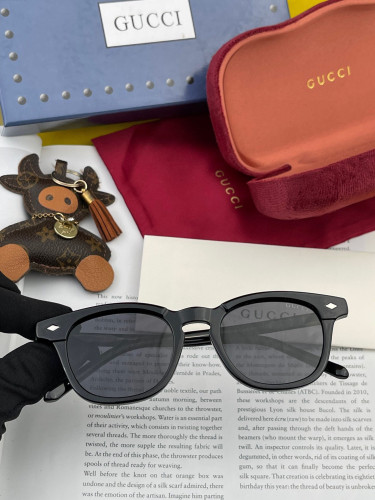Sunglass GUCCI
