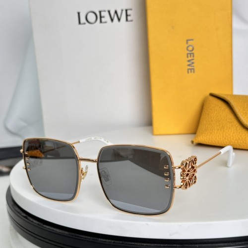 Sunglass LOEWE
MODEL W40669