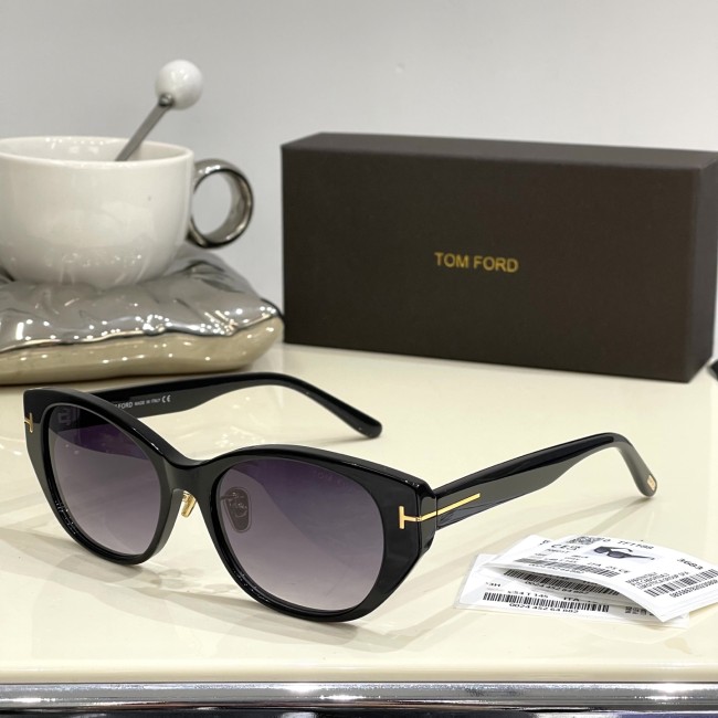 Sunglass TOM FORD
MODEL