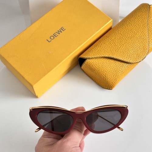 Sunglass LOEWE
MODEL W40166