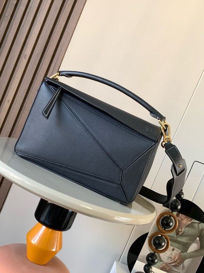 Loewe Jonathan Anderson 9017