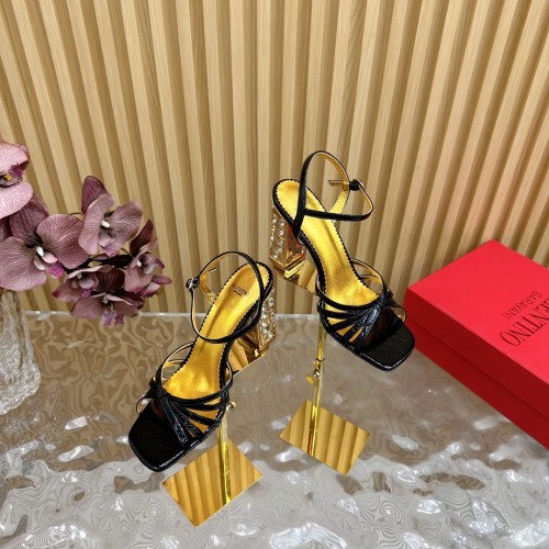 shoes Valentino 2025
