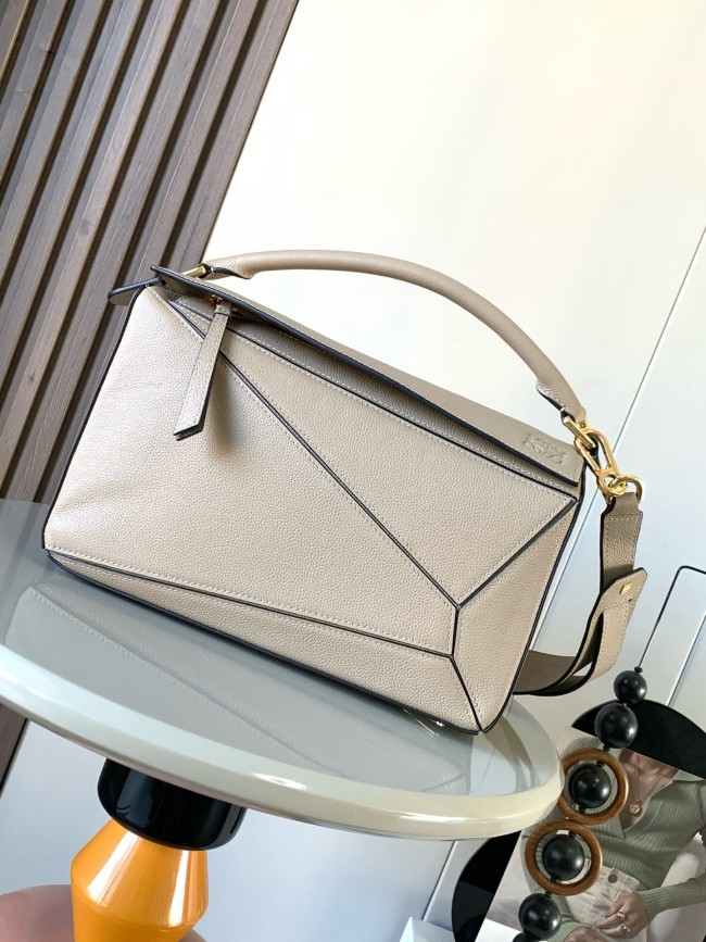 Loewe Jonathan Anderson 9017