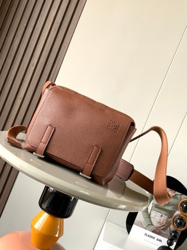 Loewe military messenger 9012