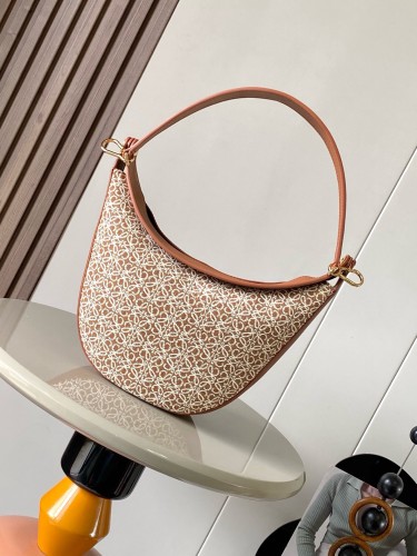 Loewe Anagram 9072