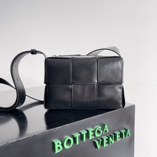 BV BOTTEGA VENETA 7951