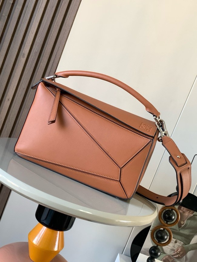 Loewe Jonathan Anderson 9017