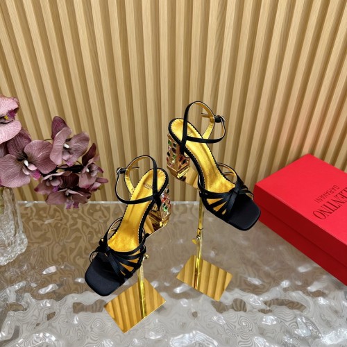 shoes Valentino 2025