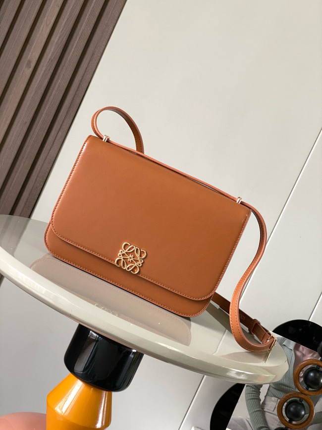 Loewe Anagram 9067