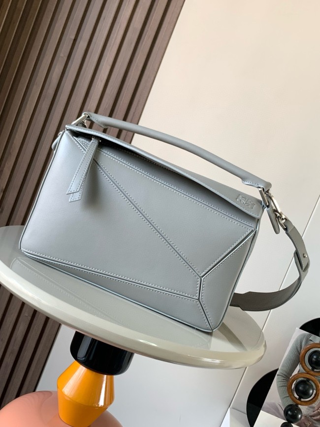 Loewe Jonathan Anderson 9017