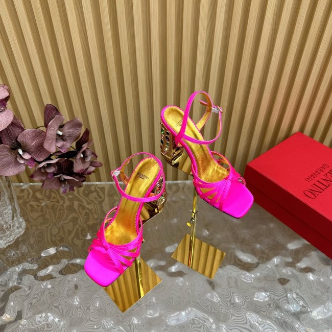 shoes Valentino 2025