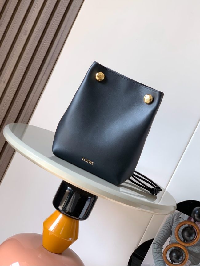 Loewe Anagram Pebble 9092