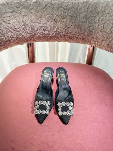 shoes Efflorescence 2025
