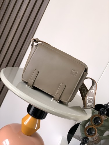 Loewe military messenger 9011