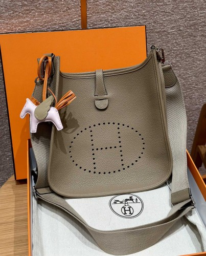 Hermes clemence
Hardware