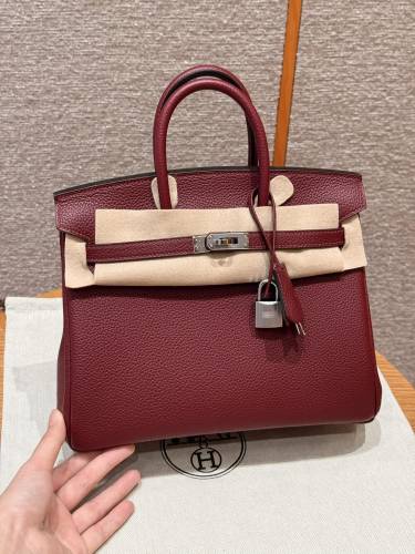 Hermes togo From France
Hardware