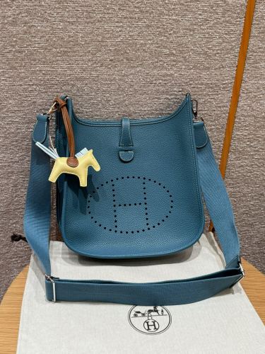 Hermes clemence
Hardware