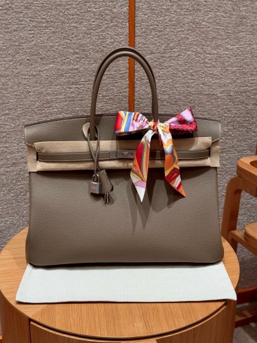 Hermes togo From France
Hardware